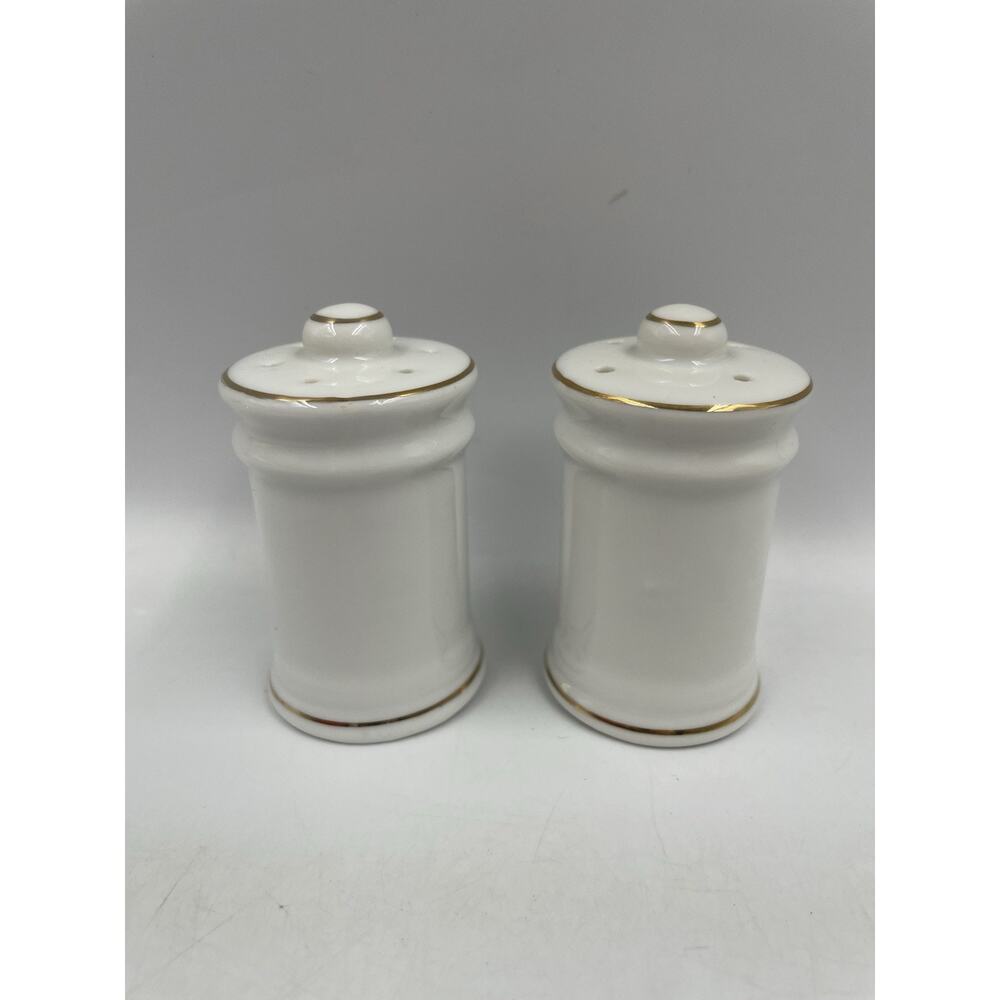 Vintage Walt Disney Productions Mickey Mouse Ceramic Salt & Pepper Shakers Japan - Picture 4 of 6